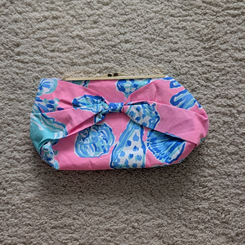 Pink and Blue Seashell Women's Clutch